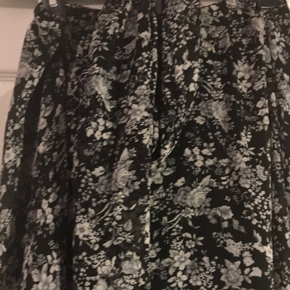 Skirt w/slip attached - Picture 3 of 5